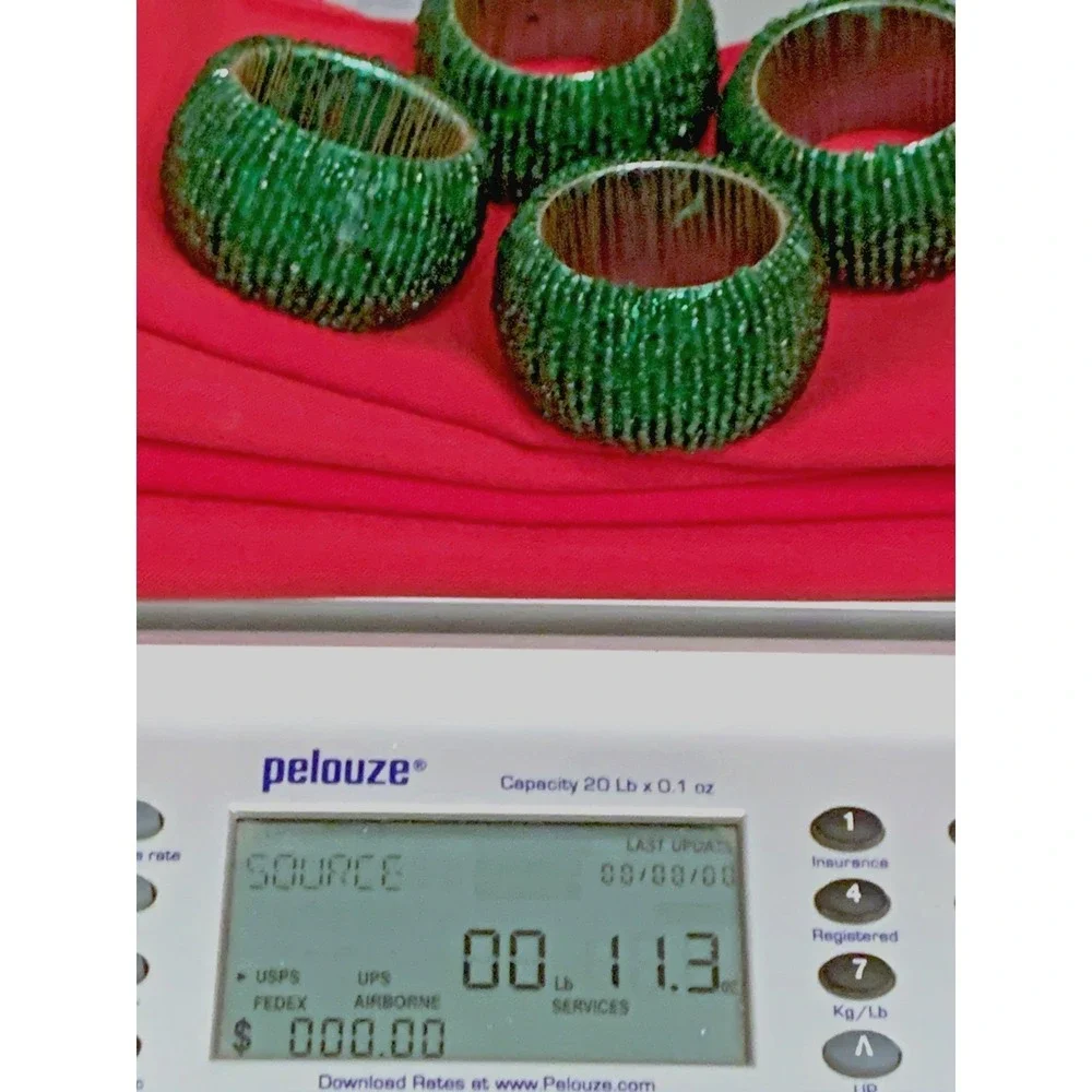 Pier 1 - 4 Green Glass Seed Beads Napkin Rings, Classic Red Cloth Dinner Napkins